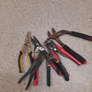 26-061-Variety hand tools/cutters