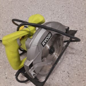 26-093- Circular saw