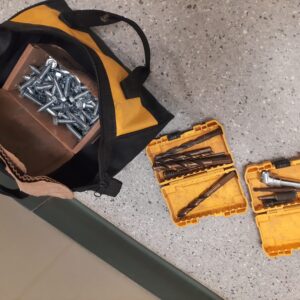 26-105-Bag with screws and bits